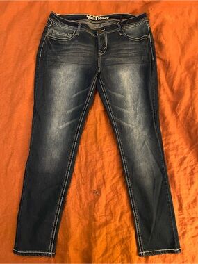 Wallflower Women's Faded Dark Indigo Skinny Jeans